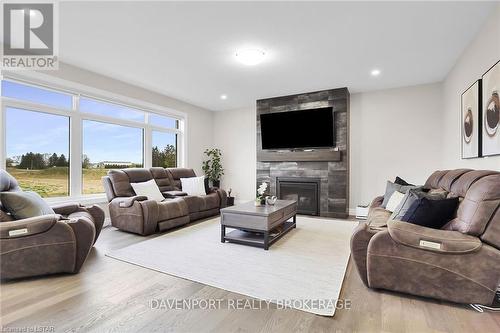 151 Mcleod Street Street, North Middlesex, ON - Indoor Photo Showing Living Room With Fireplace