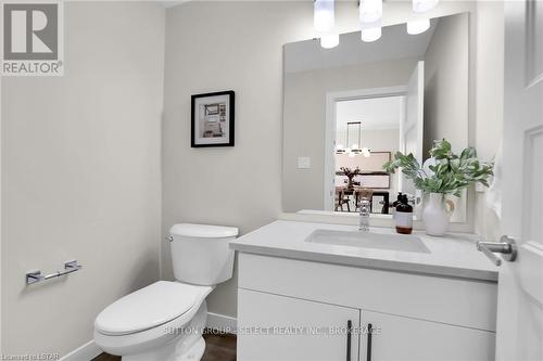 6873 Royal Magnolia Avenue, London, ON - Indoor Photo Showing Bathroom