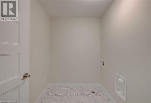 6873 Royal Magnolia Avenue, London, ON - Indoor Photo Showing Other Room