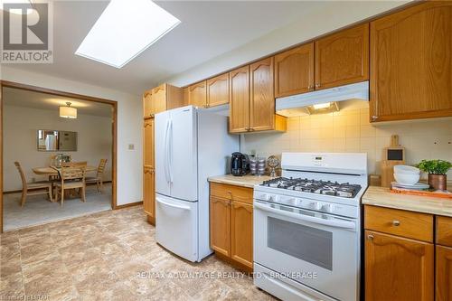 927 Willow Drive, London, ON - Indoor Photo Showing Kitchen