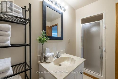 927 Willow Drive, London, ON - Indoor Photo Showing Bathroom