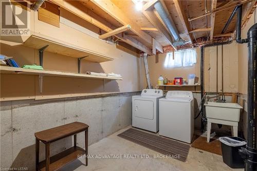 927 Willow Drive, London, ON - Indoor Photo Showing Laundry Room