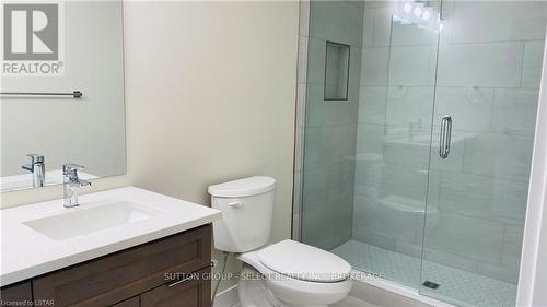 6849 Royal Magnolia Avenue, London, ON - Indoor Photo Showing Bathroom