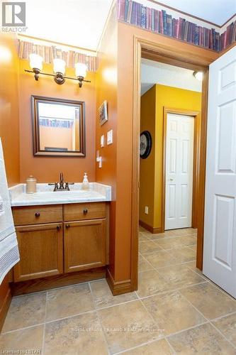 78 Parkview Drive, Thames Centre, ON - Indoor Photo Showing Bathroom
