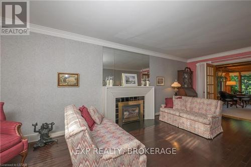 38 Braemar Crescent, London, ON - Indoor Photo Showing Living Room With Fireplace