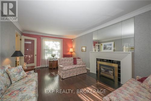 38 Braemar Crescent, London, ON - Indoor Photo Showing Living Room With Fireplace