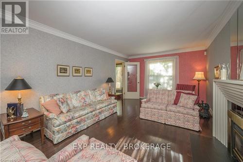 38 Braemar Cres, London, ON - Indoor Photo Showing Living Room With Fireplace