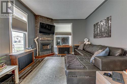 126 Inkerman Street, St. Thomas, ON - Indoor Photo Showing Living Room With Fireplace