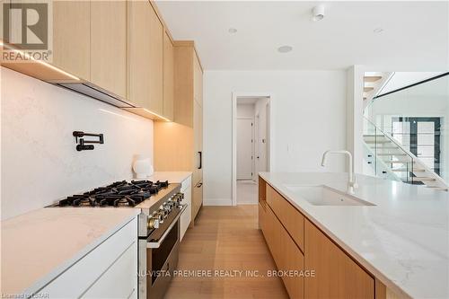 365 Manhattan Drive, London, ON - Indoor Photo Showing Kitchen