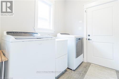 93 Gill Road, Lambton Shores, ON - Indoor Photo Showing Laundry Room