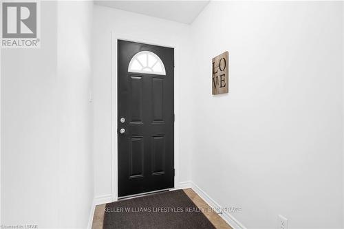 1673 Portrush Way, London, ON - Indoor Photo Showing Other Room