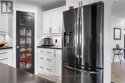1673 Portrush Way, London, ON - Indoor Photo Showing Kitchen With Stainless Steel Kitchen