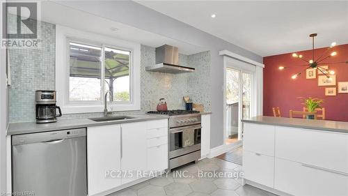 74 Larkspur Crescent, London, ON - Indoor Photo Showing Kitchen