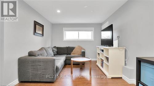 74 Larkspur Crescent, London, ON - Indoor Photo Showing Other Room