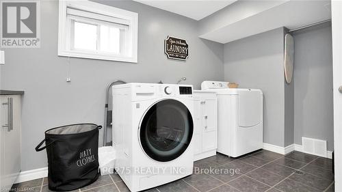 74 Larkspur Crescent, London, ON - Indoor Photo Showing Laundry Room