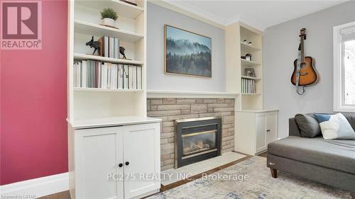 74 Larkspur Crescent, London, ON - Indoor Photo Showing Living Room With Fireplace