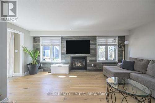 69 Shaw Boulevard, St. Thomas, ON - Indoor Photo Showing Living Room With Fireplace