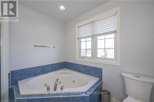 69 Shaw Boulevard, St. Thomas, ON - Indoor Photo Showing Bathroom
