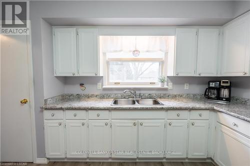 6805 King Street, Plympton-Wyoming, ON - Indoor Photo Showing Kitchen With Double Sink