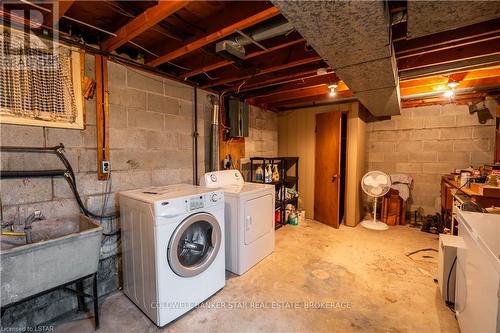 6805 King Street, Plympton-Wyoming, ON - Indoor Photo Showing Laundry Room