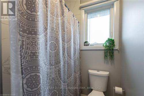 107 Thames Springs Crescent, Zorra, ON - Indoor Photo Showing Bathroom
