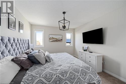 24 Acorn Trail, St. Thomas, ON - Indoor Photo Showing Bedroom