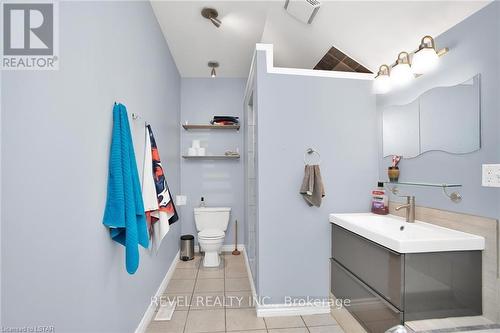 263 King Street, Southwest Middlesex, ON - Indoor Photo Showing Bathroom