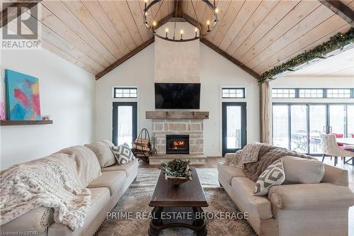 21298 Springfield Road, Strathroy-Caradoc, ON - Indoor Photo Showing Living Room With Fireplace