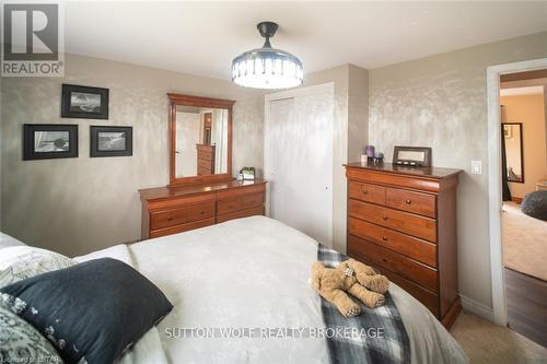 91 Clarence Street, Strathroy-Caradoc, ON - Indoor Photo Showing Bedroom