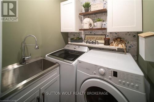 91 Clarence Street, Strathroy-Caradoc, ON - Indoor Photo Showing Laundry Room
