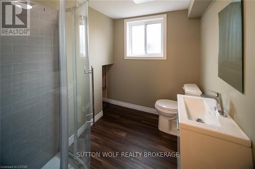 91 Clarence Street, Strathroy-Caradoc, ON - Indoor Photo Showing Bathroom