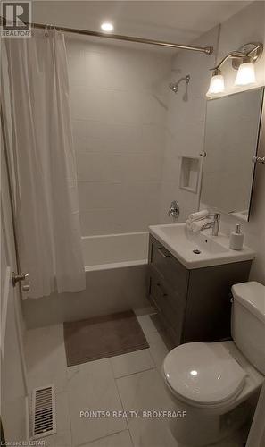 213 Felix Street, Sarnia, ON - Indoor Photo Showing Bathroom