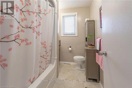 8 Dell Drive, Strathroy-Caradoc, ON - Indoor Photo Showing Bathroom