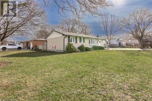 8 Dell Drive, Strathroy-Caradoc, ON - Outdoor