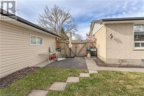 8 Dell Drive, Strathroy-Caradoc, ON - Outdoor With Exterior
