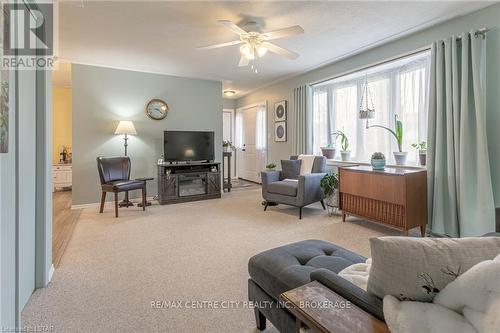 8 Dell Drive, Strathroy-Caradoc, ON - Indoor Photo Showing Living Room