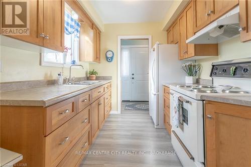 8 Dell Drive, Strathroy-Caradoc, ON - Indoor Photo Showing Kitchen With Double Sink