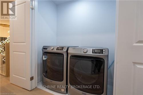 2637 Bobolink Lane, London, ON - Indoor Photo Showing Laundry Room