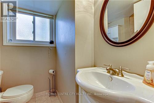 20 Luton Crescent, St. Thomas, ON - Indoor Photo Showing Bathroom