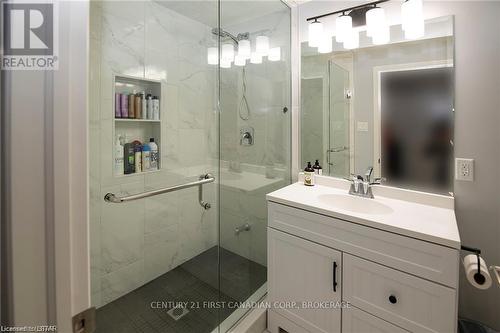 10 - 757 Wharncliffe Road S, London, ON - Indoor Photo Showing Bathroom