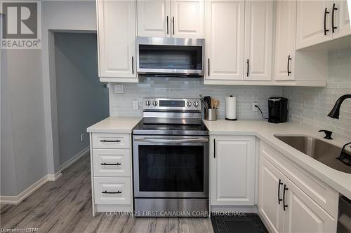 10 - 757 Wharncliffe Road S, London, ON - Indoor Photo Showing Kitchen