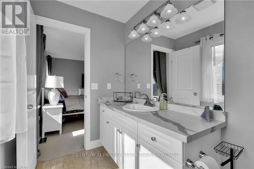 1249 Savannah Dr, London, ON - Indoor Photo Showing Bathroom