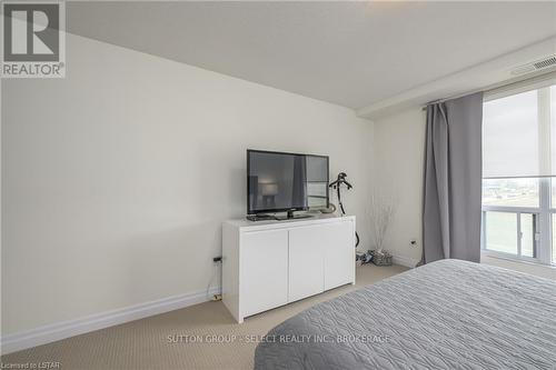 404 - 240 Villagewalk Boulevard, London, ON - Indoor Photo Showing Bedroom