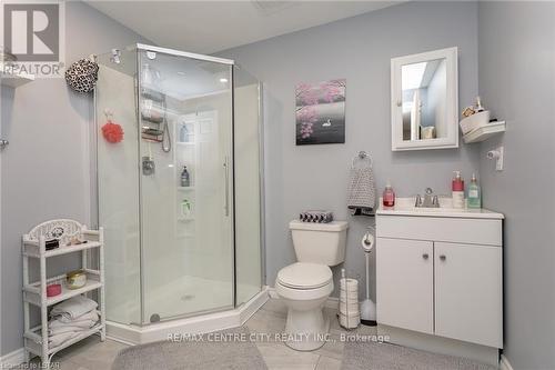 10 Peach Tree Boulevard, St. Thomas, ON - Indoor Photo Showing Bathroom