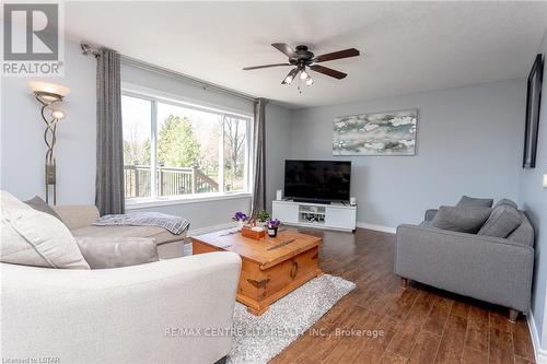 10 Peach Tree Boulevard, St. Thomas, ON - Indoor Photo Showing Living Room