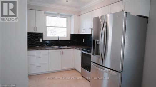 Main - 1072 Jalna Boulevard, London, ON - Indoor Photo Showing Kitchen With Stainless Steel Kitchen