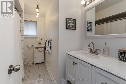 5386 Clive Crescent, Burlington, ON - Indoor Photo Showing Bathroom