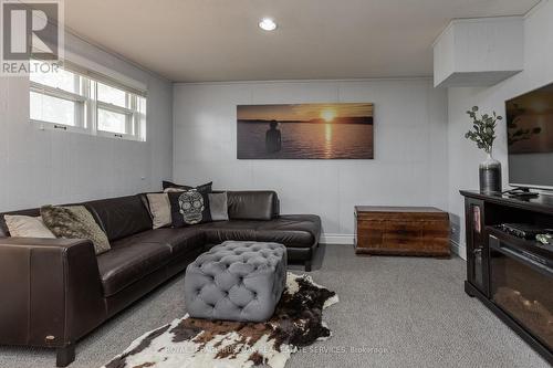 5386 Clive Crescent, Burlington, ON - Indoor Photo Showing Living Room