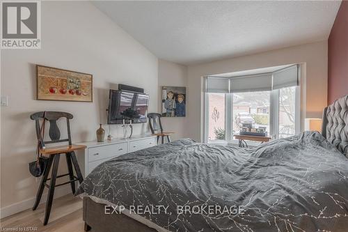 20 - 90 Ontario Street S, Lambton Shores, ON - Indoor Photo Showing Bedroom