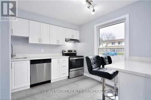 130 - 51 Sholto Drive, London, ON - Indoor Photo Showing Kitchen